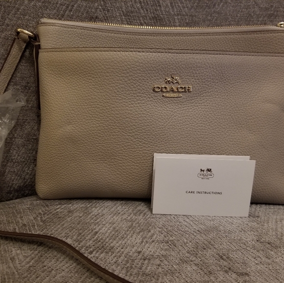 Coach Crossbody- leather - Picture 2 of 5